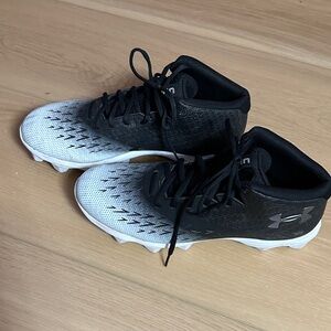 Under Armour Men’s Gradient Black and White Football Cleats
